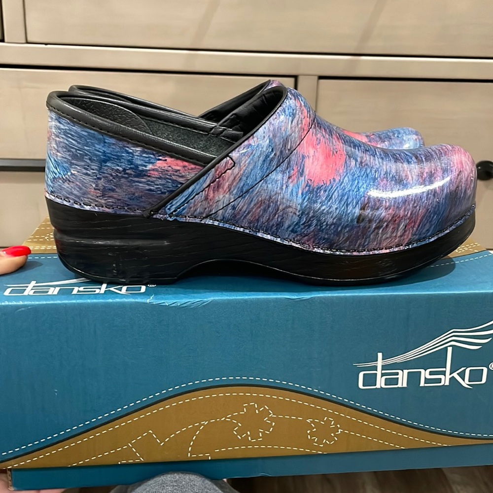 Marble Dansko size 6.5 US